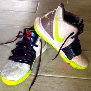 NIKE KYRIE BIG BOY BASKETBALL SHOES